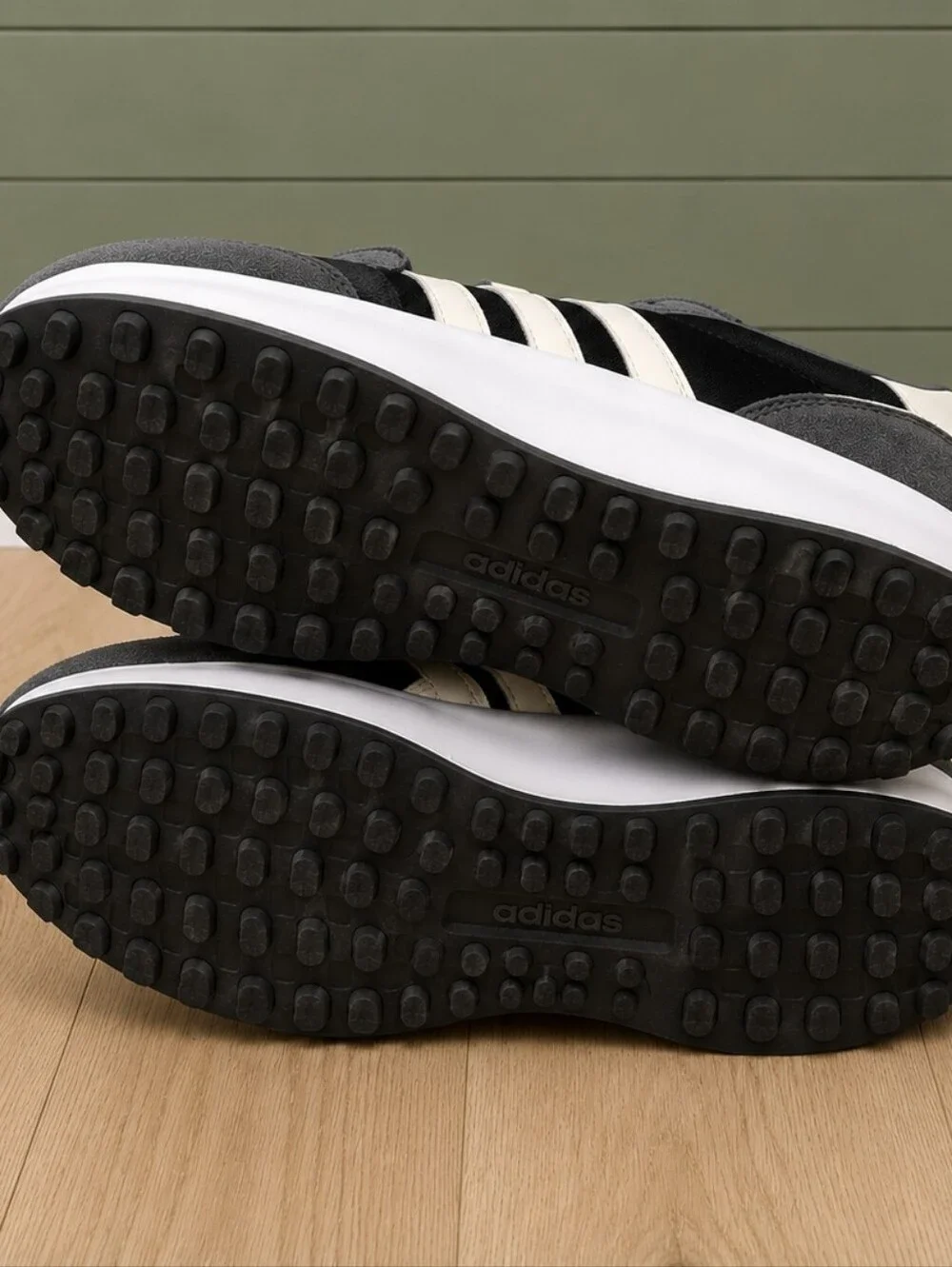 Adidas Run 70s Sneaker Running Shoe Black White Size 7.5 NWT
